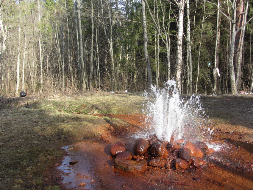 Плоское, природный фонтан с серо-водородной водой