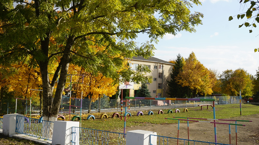 Школьный двор.