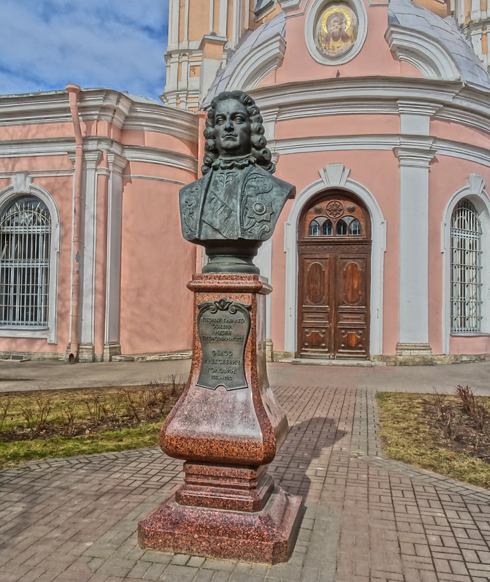 Памятник Головину