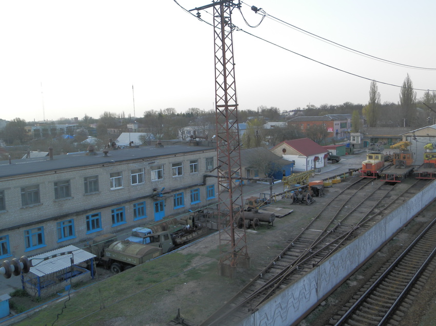 Синельниково.12 апреля 2016 года.Вид на запад с переходного моста станции Синельниково-І.