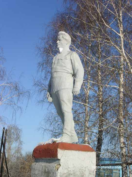 Памятник С.М.Кирову в с.Урлапово