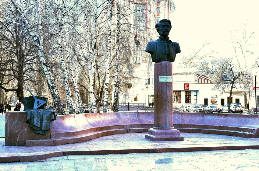 Памятник Пятницкому