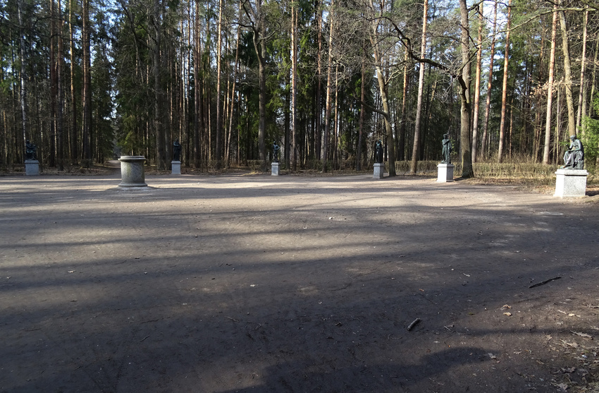 Поляна Двенадцати дорожек