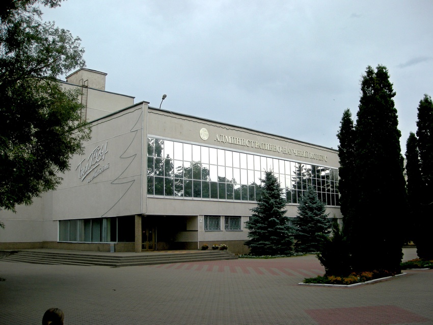 Административно-научный корпус в поселке Майский