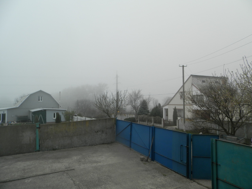 Синельниково.14 апреля 2016 года.Туман.Переулок Абрикосовый.Вид на юг от редакции газеты &quot;Берега надий&quot;(&quot;Берега надежд&quot;).