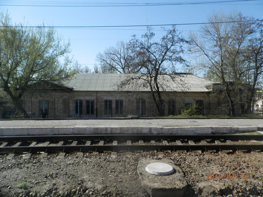 Синельниково.16 апреля 2016 года.Старинное Здание железнодорожного подразделения охраны на станции Синельниково-І.