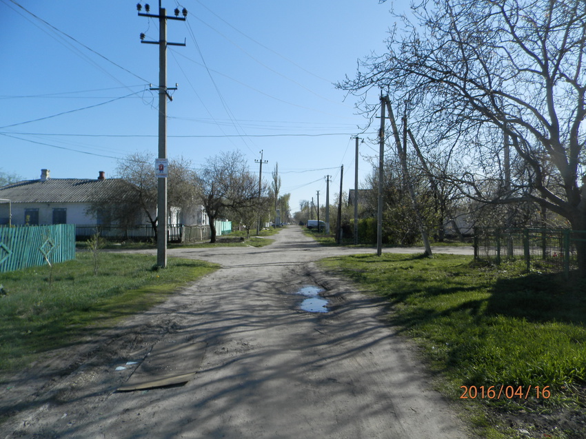 Синельниково.Улица Советская.Вид на юг через Севастопольскую.