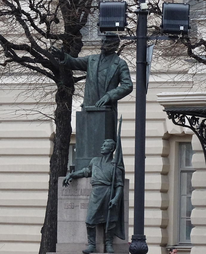 Памятник Плеханову