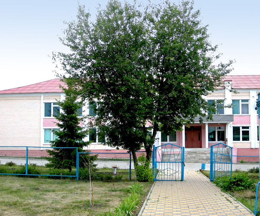 Здание школы в селе Терновка