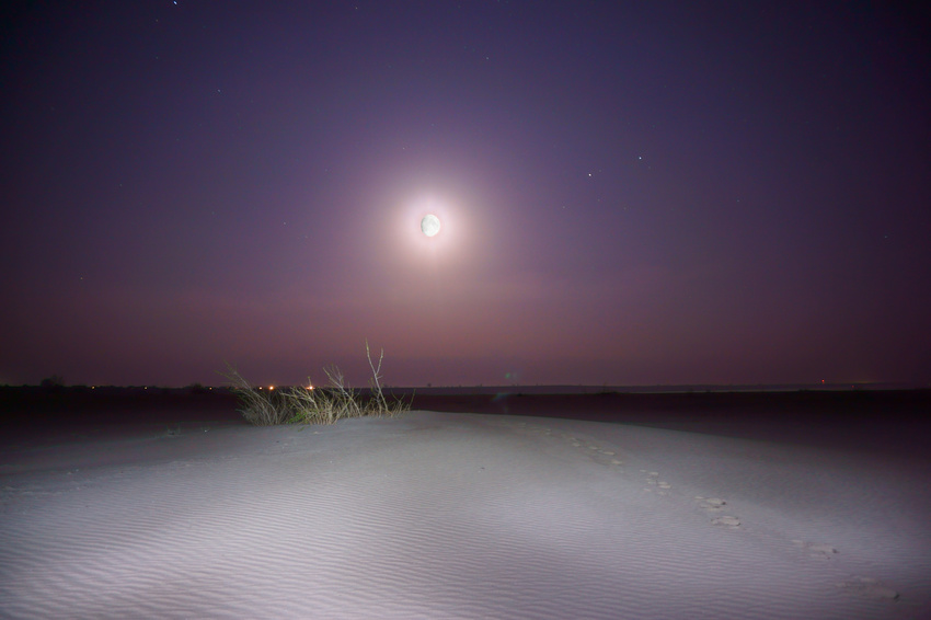 Лунная ночь на песчаном острове у поселка Цаган-Аман. Волга