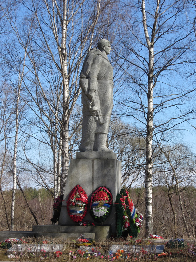 Памятник воинам Красной армии в сквере &quot; Воинской славы 1941-1945 годов &quot; в Лодейном поле