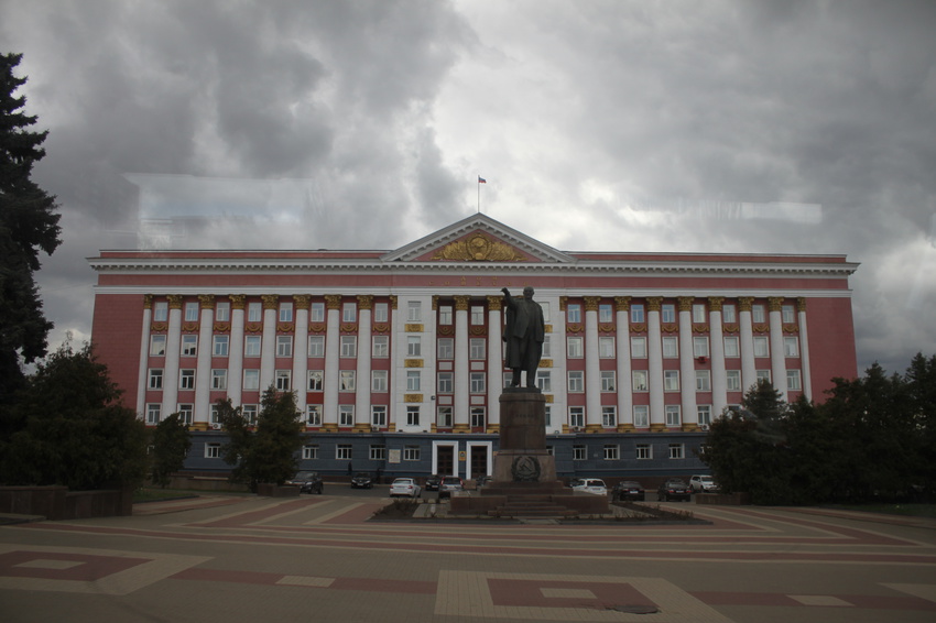 Курск, дом правительства, памятник Ленину