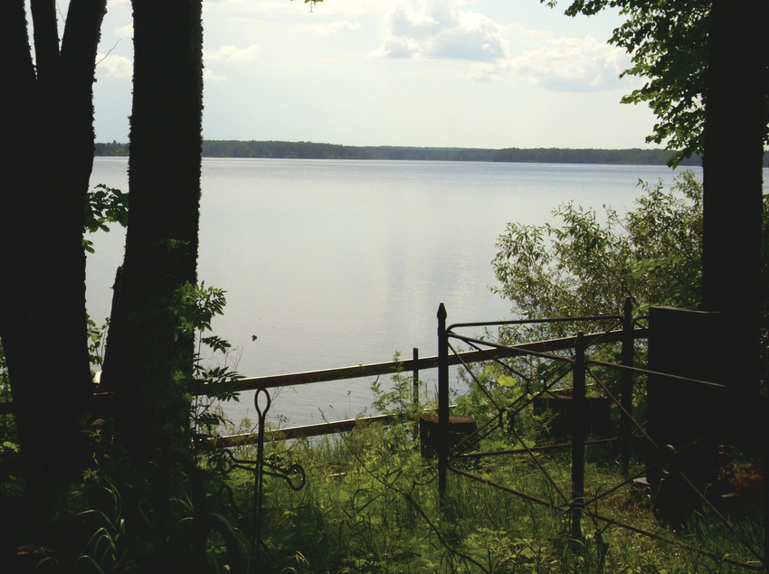 Вид на озеро со стороны церкви. 2010 г.