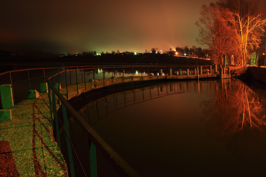 На вечерней плотине.