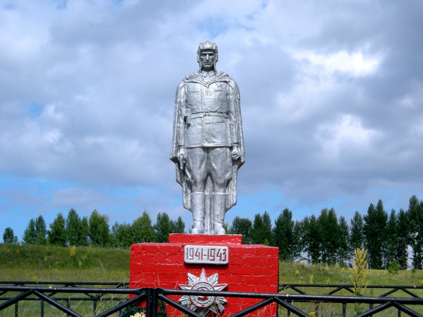 Памятник танкистам, павшим в 1943 году у села Рождественка