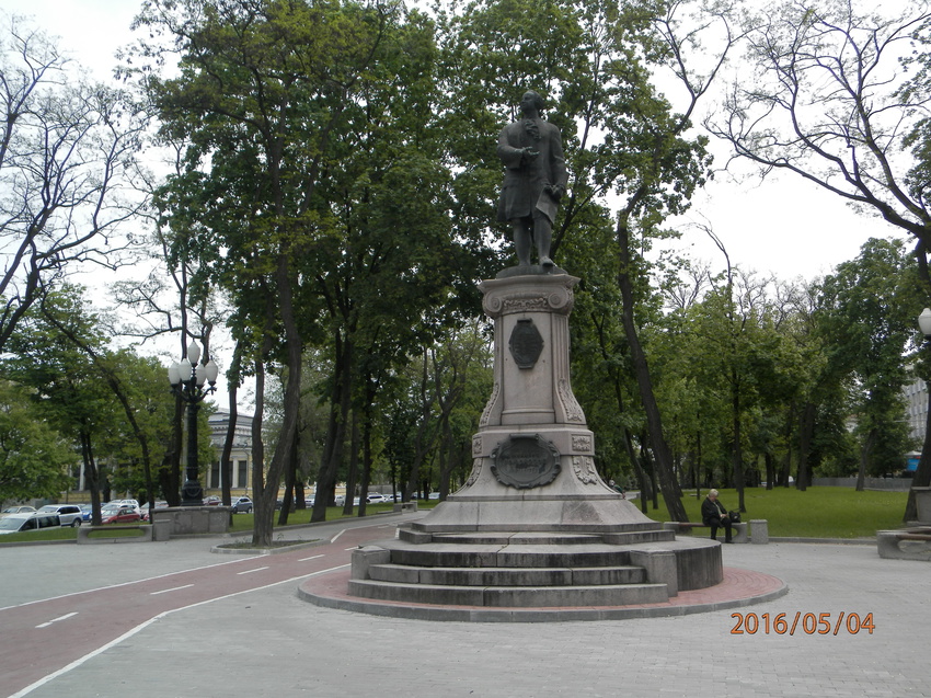 Памятник М. В. Ломоносову у Национального Горного Университета.