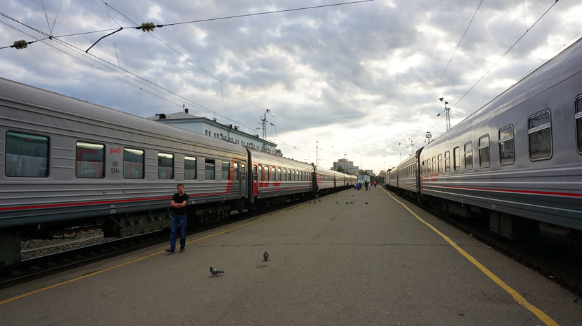 Поезд Челябинск Санкт-Петербург.Напротив Москва -Пекин.