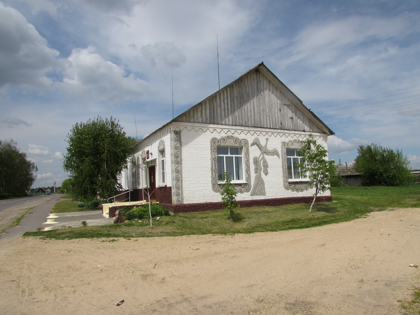 д Климовка, здание библиотеки