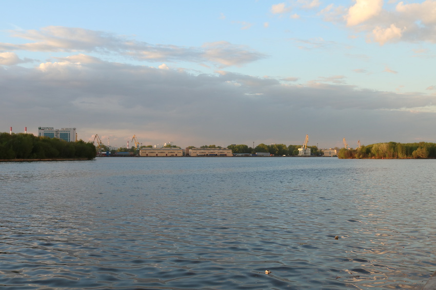 Река Москва, вид с Нагатинской нобережной на район печатники
