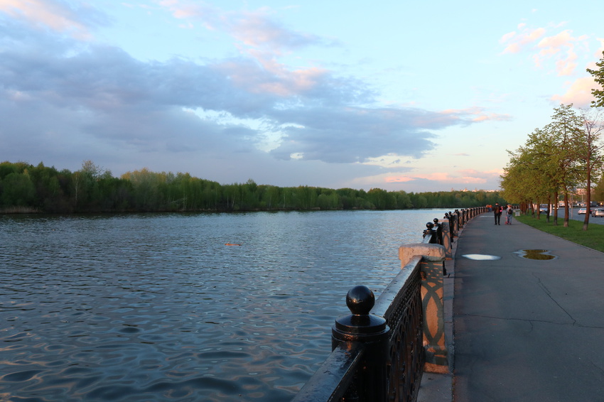 Река Москва, вид на остров