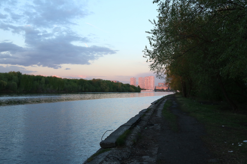 Остров, река Москва