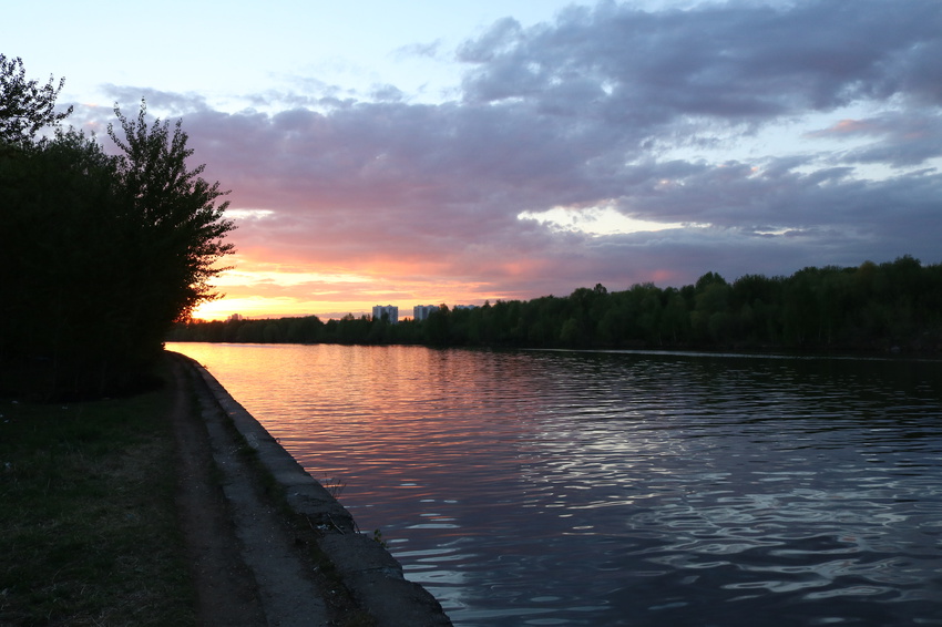 Закат на реке Москва в Нагатино
