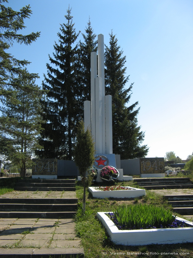 Памятник погибшим в Великой Отечественной войне. Владимир, МКР Лунево