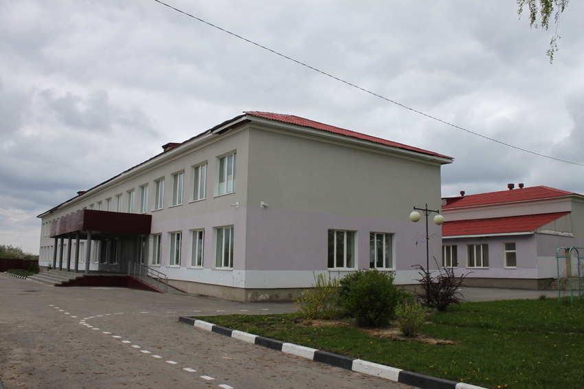 Гостищево. Средняя школа.
