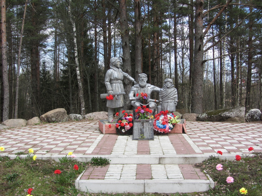 памятник погибшим землякам в Бетково