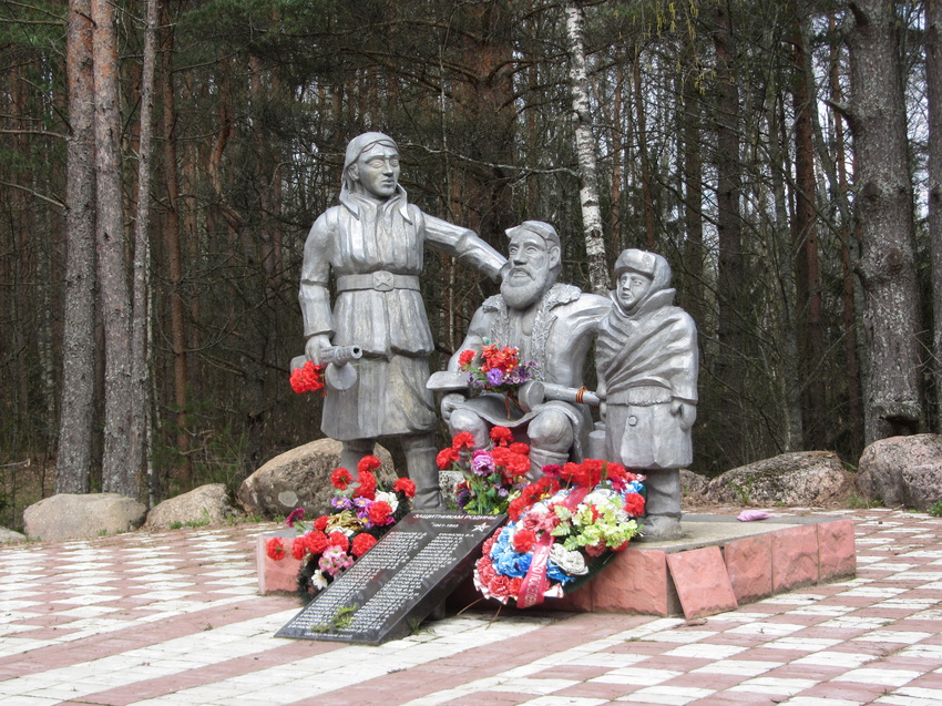 памятник погибшим землякам в Бетково