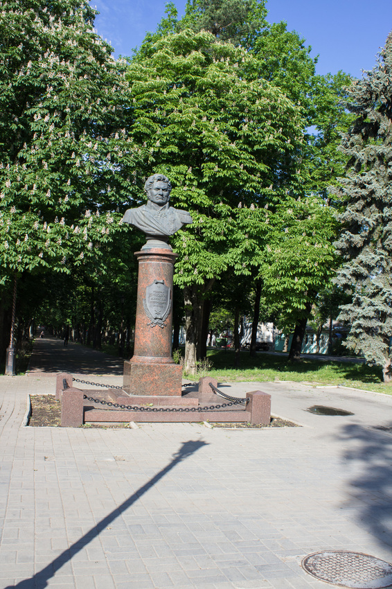 Памятник Ермолову