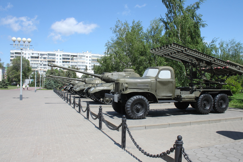 Белгород. Военная техника у Музея-диорамы.