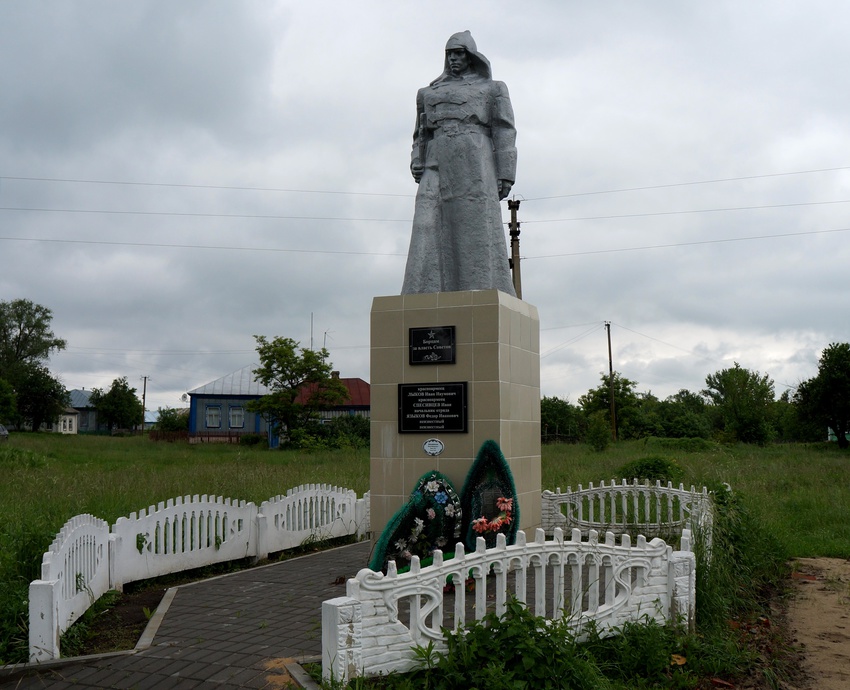 Памятник в селе