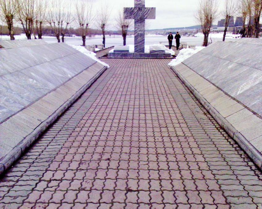 памятник немецким военнопленным-строителям БАЗ