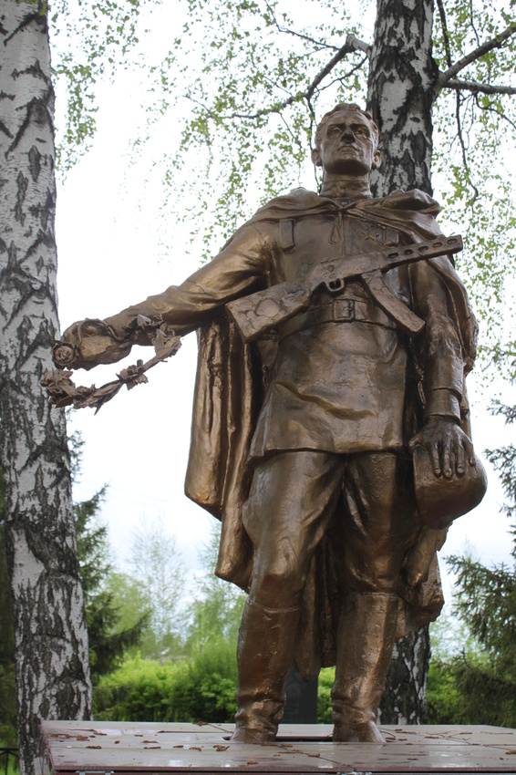 Гостищево. Памятник воинам, освобождавшим село.