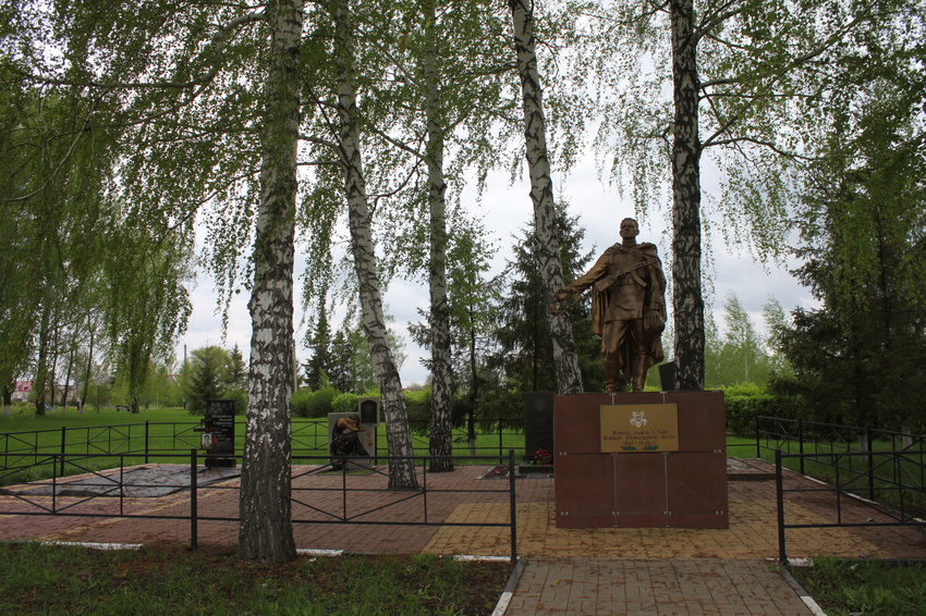 Гостищево. Памятник воинам, освобождавшим село.