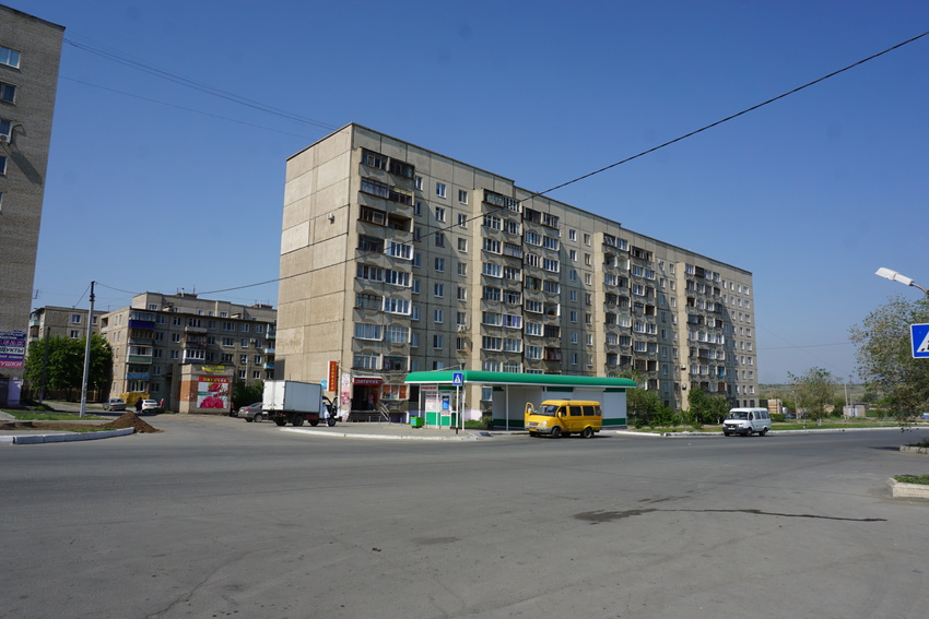 На улице Ялтинской.