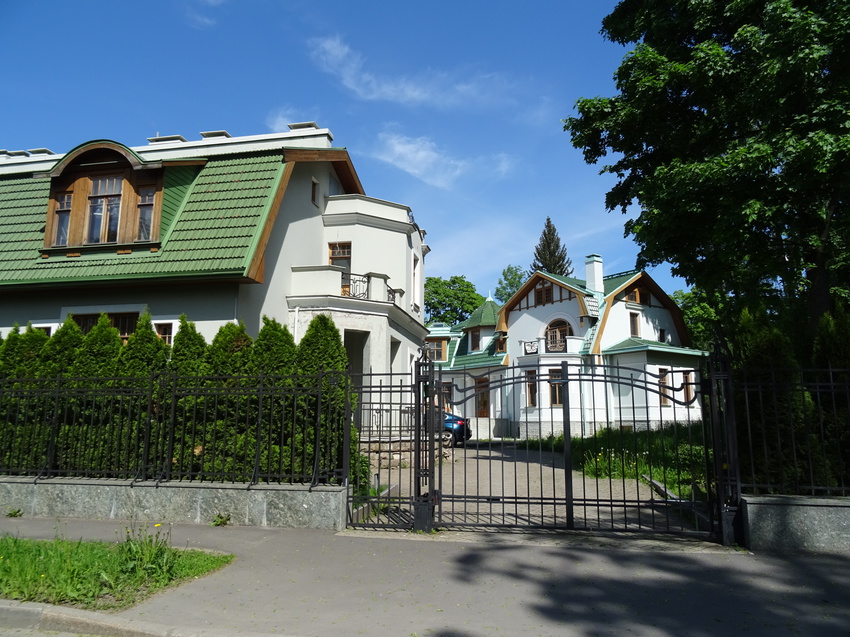 Боковая аллея, 9