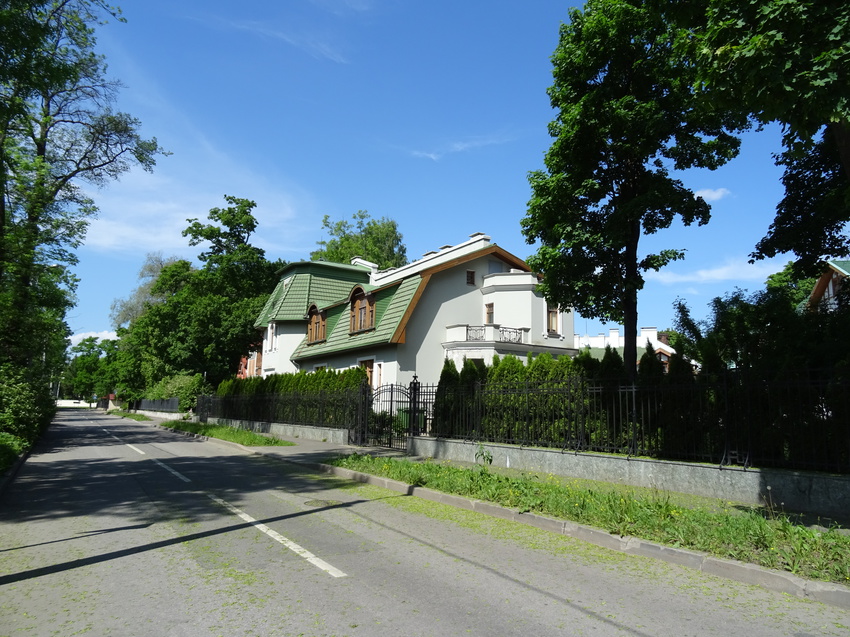 Боковая аллея