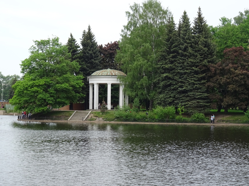 Приморский парк Победы. Лебяжий пруд.