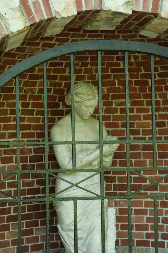 Грот Дианы со статуей
