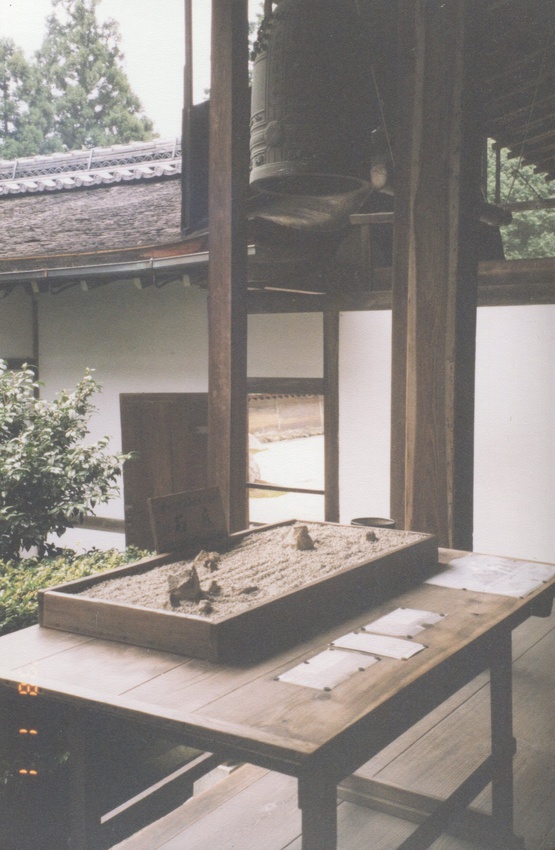 Киото. Сад камней храма Рёан-дзи доступен и для слепых.