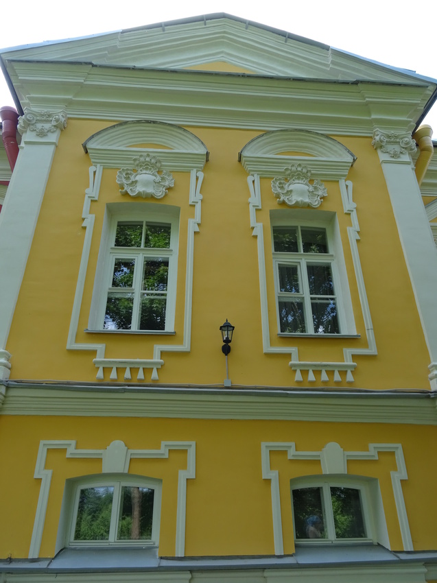 Сергиева пустынь. Настоятельский корпус.