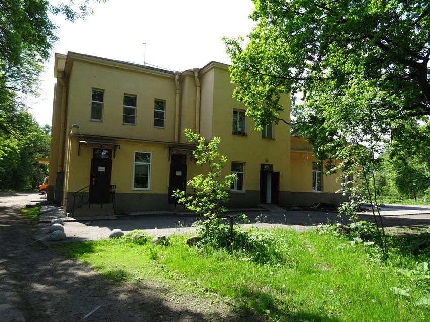 На территории Сергиевой пустыни