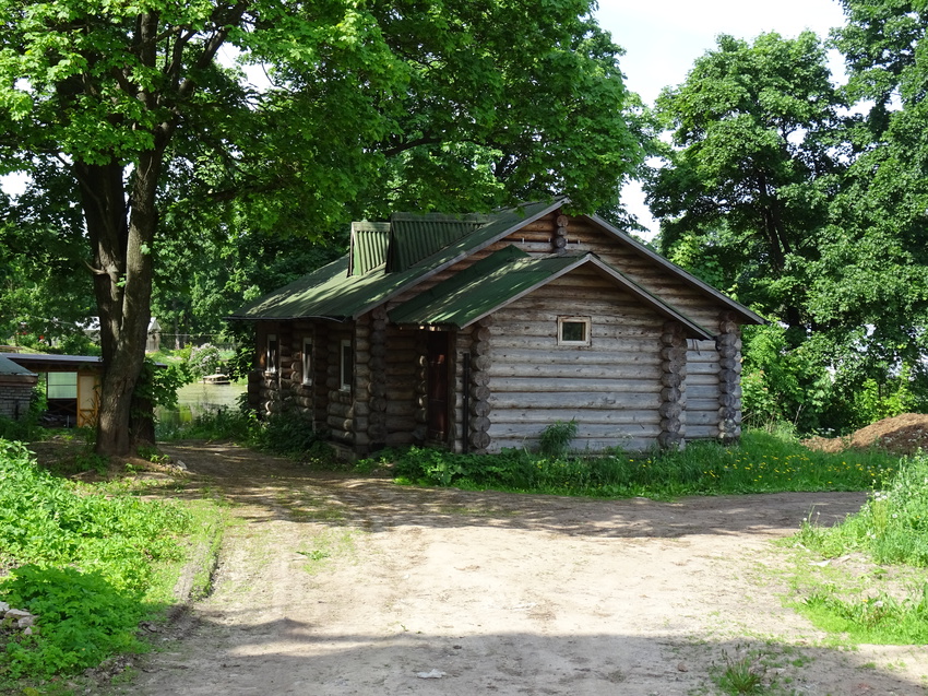 На территории Сергиевой пустыни
