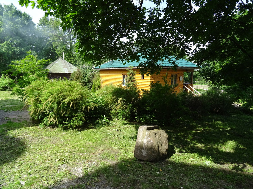 На территории Сергиевой пустыни