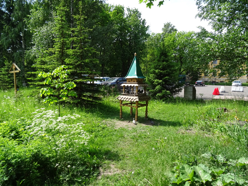 На территории Сергиевой пустыни