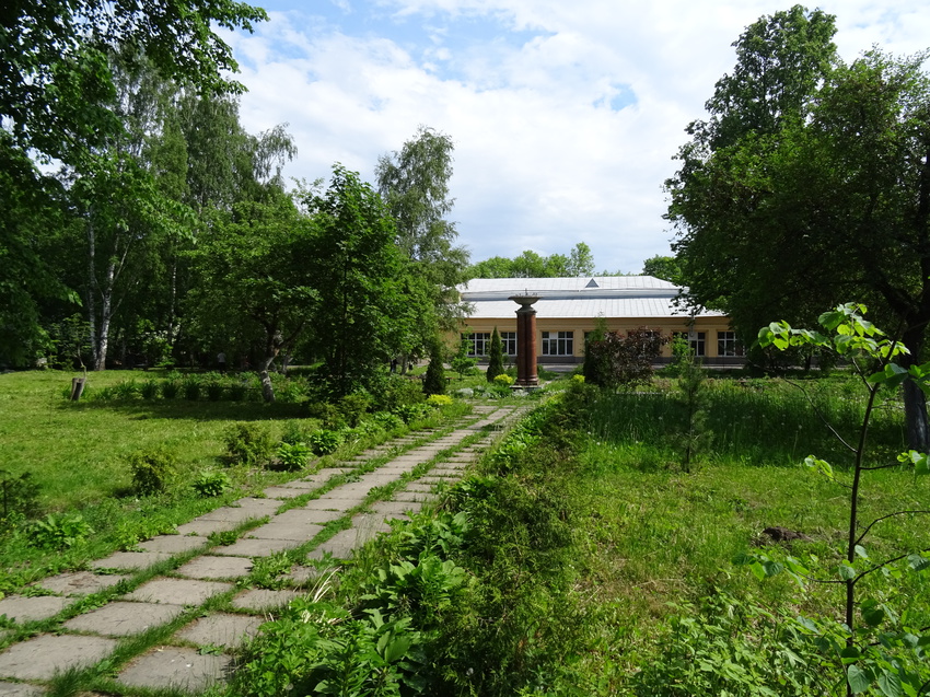 На территории Сергиевой пустыни