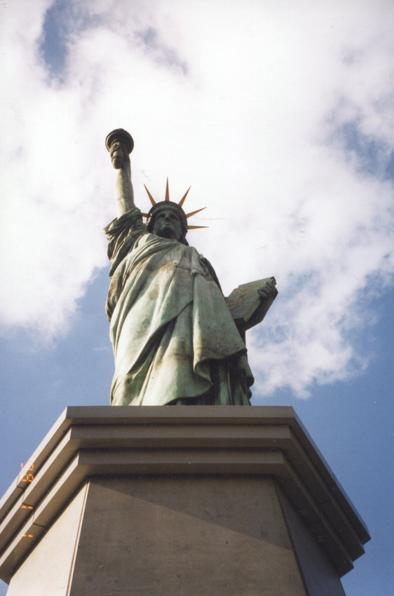 Токио. Копия статуи Свободы на острове Одайба.
