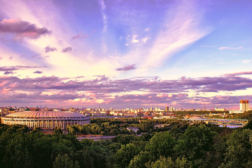 Вид со смотровой площадки Воробьевых гор на Москву